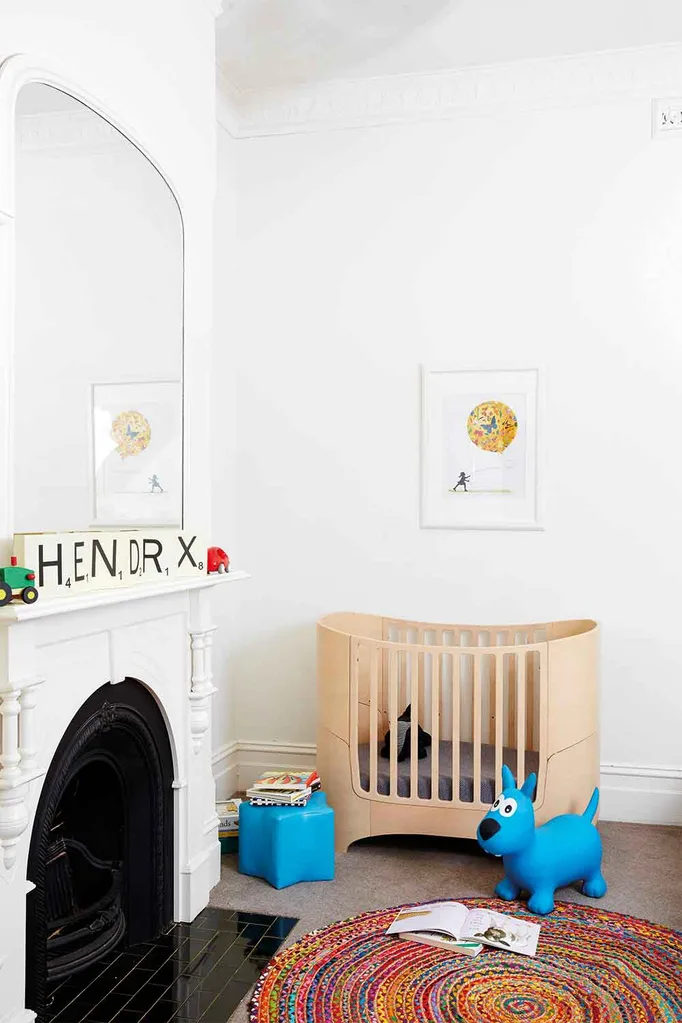 Kids' room | Nursery | White walls and pops of colour