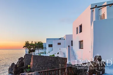 Dolce & Gabbana’s stunning luxury seafront villa is for sale