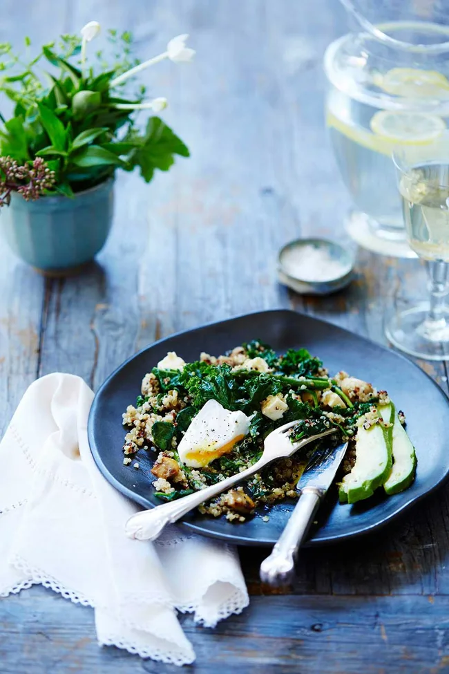 Quinoa warm brunch salad