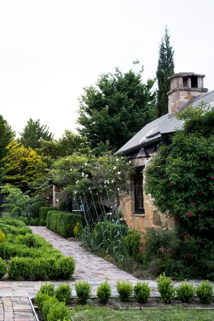 stone cottage parterre garden