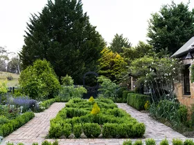 Heated rivalry: Designers can’t agree on this controversial garden style