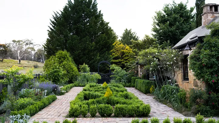 Heated rivalry: Designers can’t agree on this controversial garden style