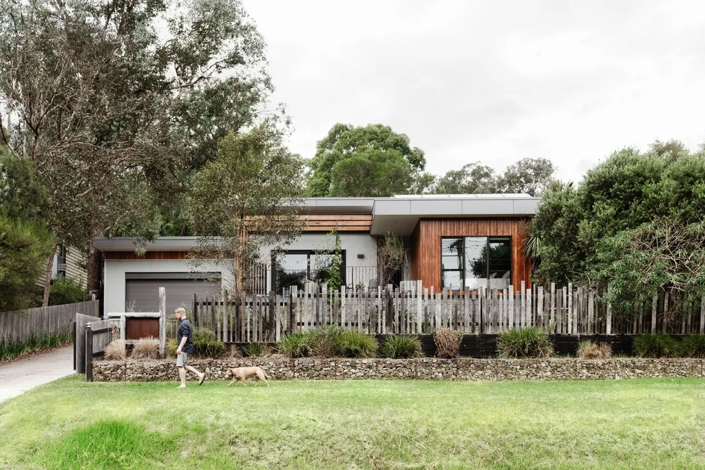 Melbourne bushland sustainable timber home