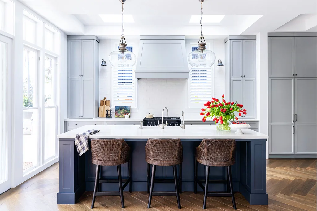 Coastal Hamptons kitchen with navy blue island bench