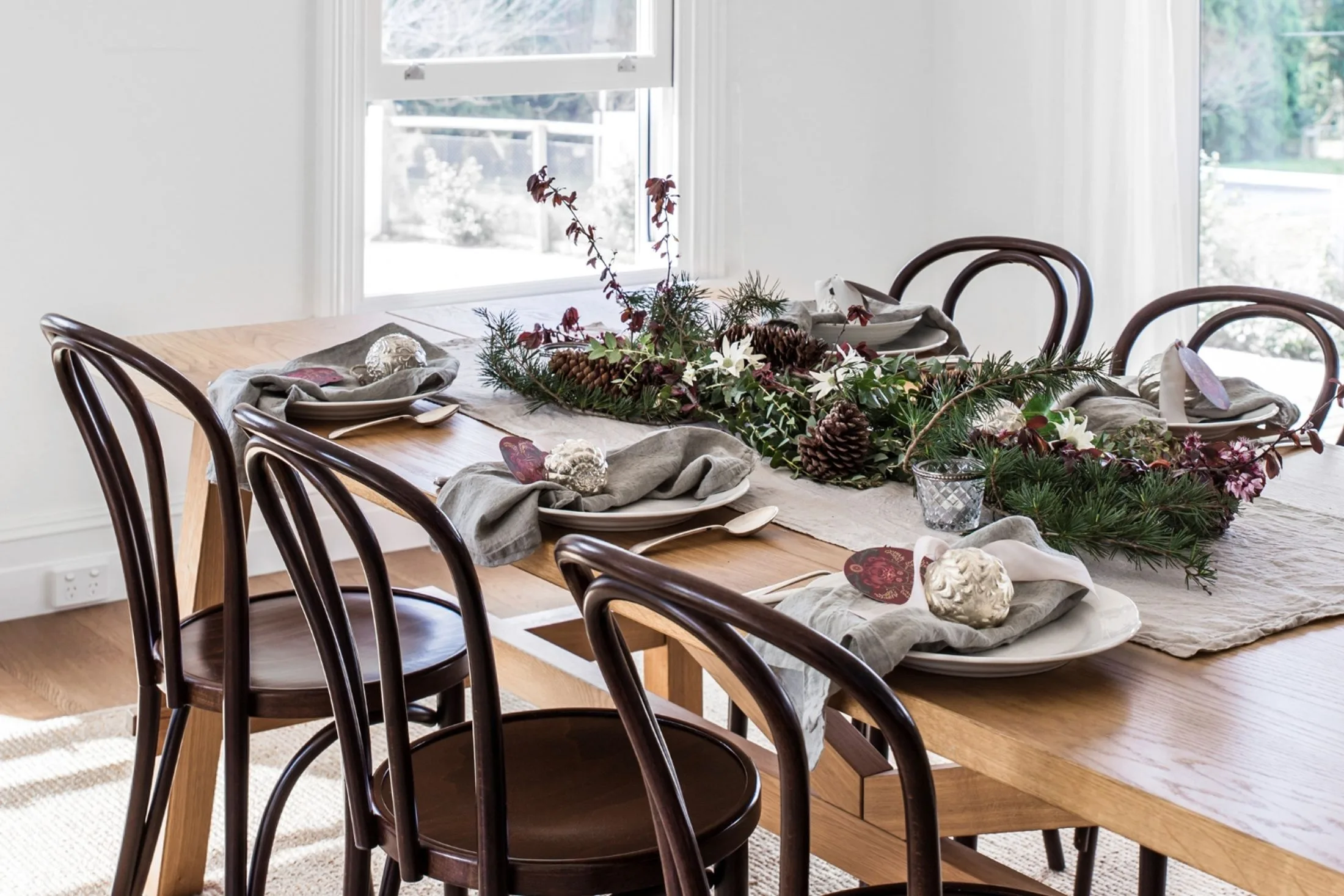 Genius 9 Kmart Christmas table centrepiece hack