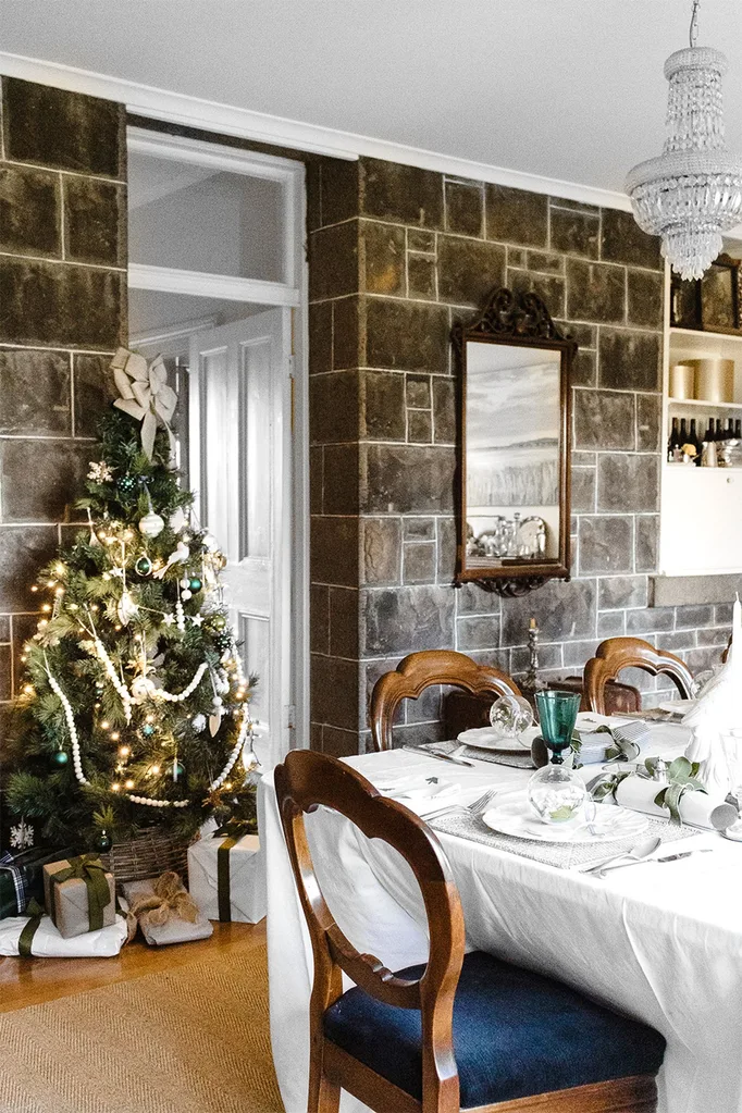 Country Christmas dining room