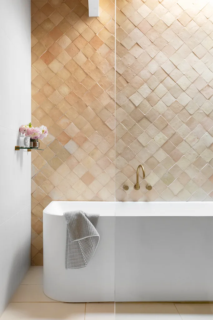 Mornington Peninsula farmhouse bathroom Moroccan tiled wall