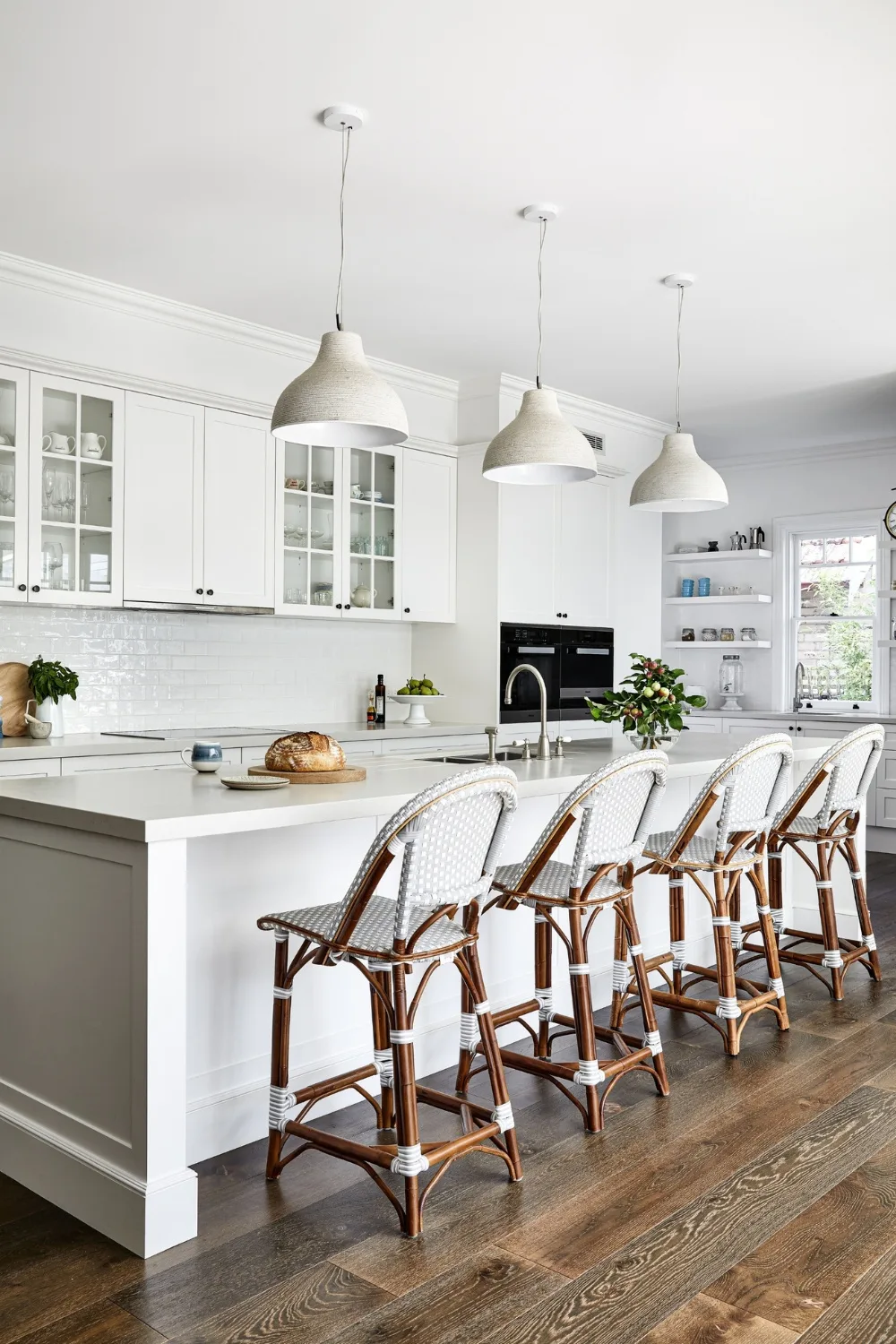 Hamptons style kitchen with subway tile splashback