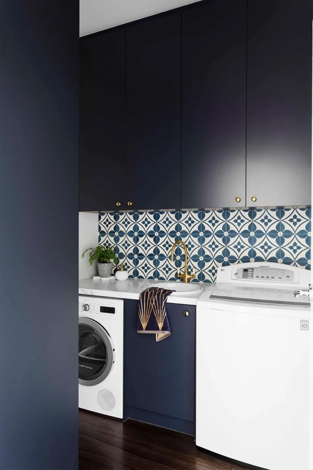 Make a statement with a boldly patterned laundry splashback.