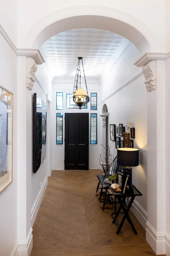 shaynna Blaze country house hallway