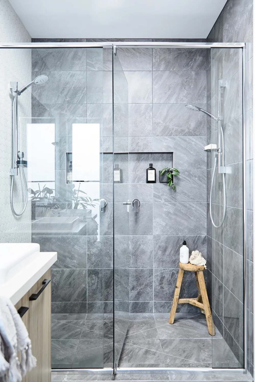 Tiled shower with indoor plant in niche