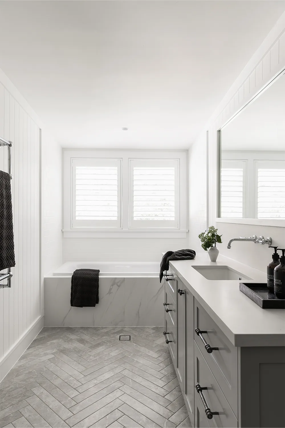 The upstairs bathroom has the same flooring as the ensuite in Fori Romani Grigio Tundra tiles in herringbone.