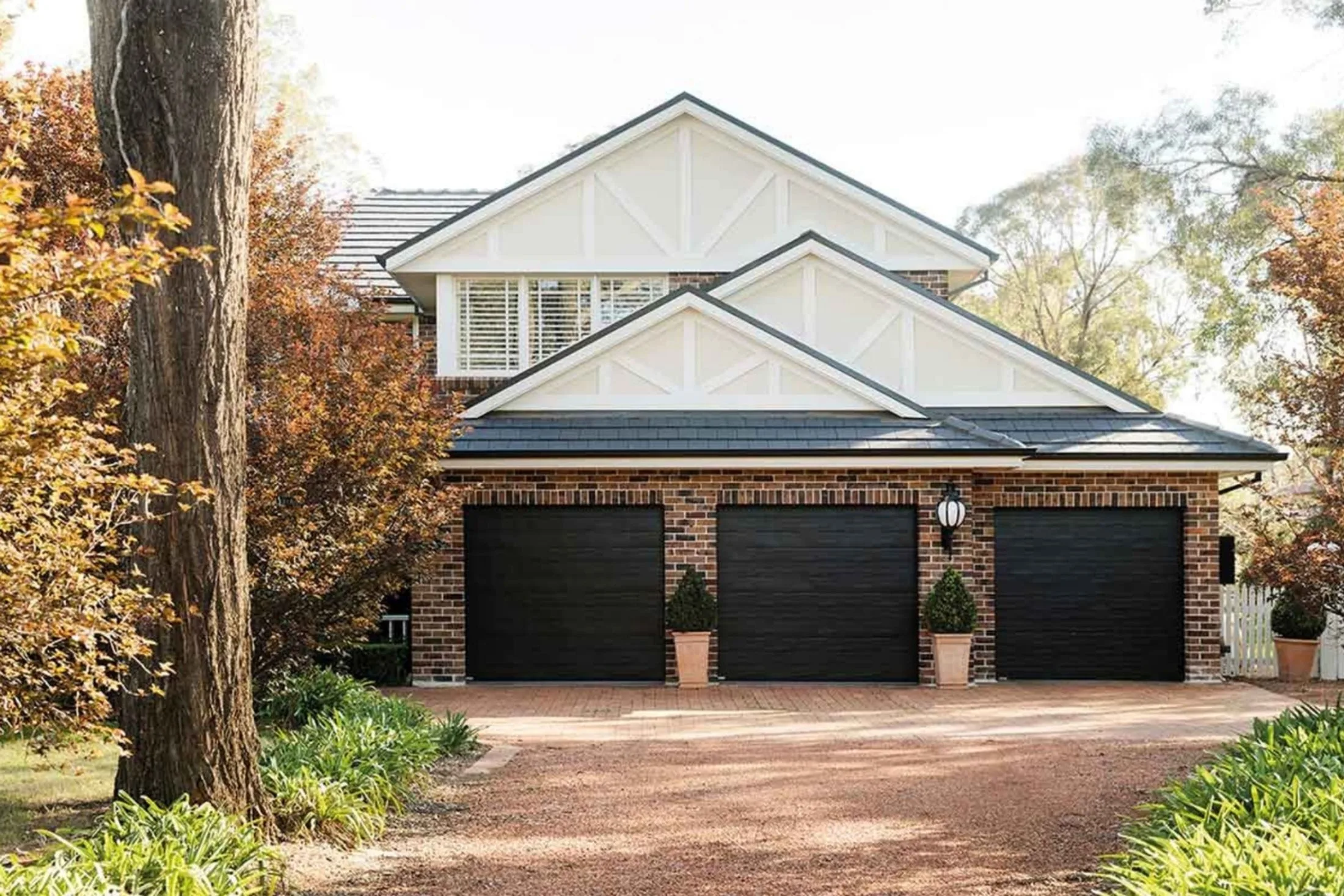 Hamptons style garage