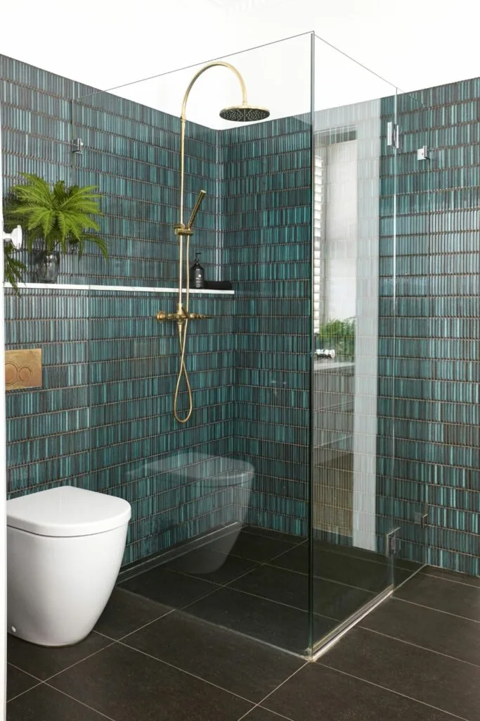 ensuite with blue and teal finger tiles