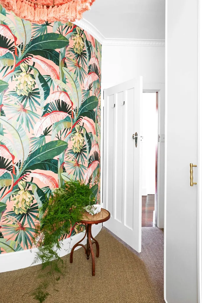 Tropical wallpaper curved wall