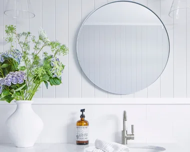 Hamptons style bathroom flowers