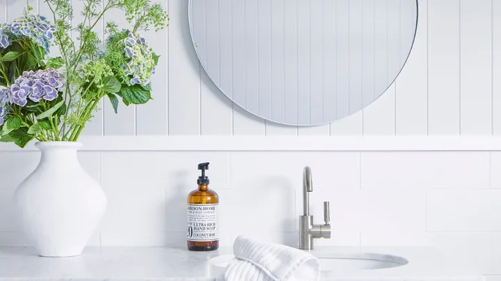 Hamptons style bathroom flowers