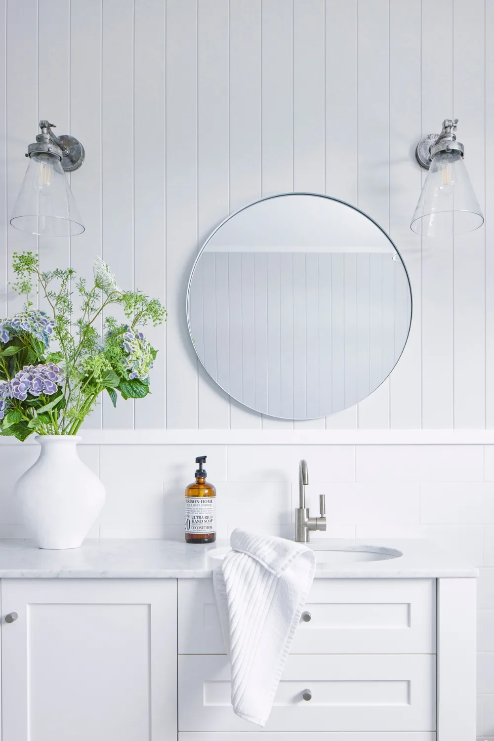 Hamptons style bathroom flowers