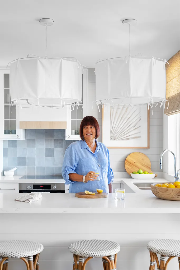 coastal-kitchen-blue-tiles