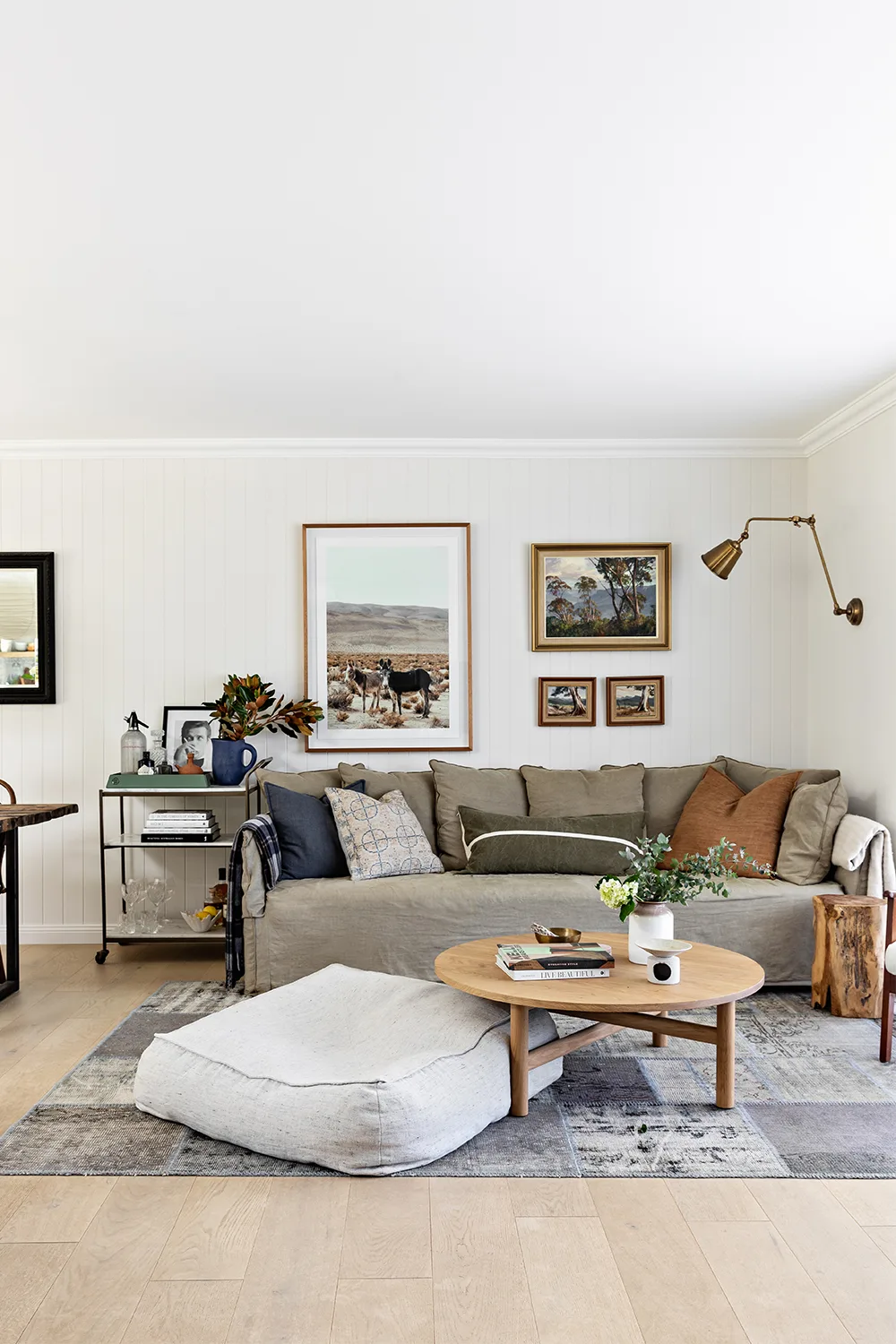 coastal-living-room-earthy-tones-artworks