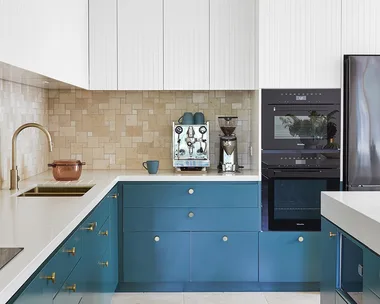 retro-blue-kitchen