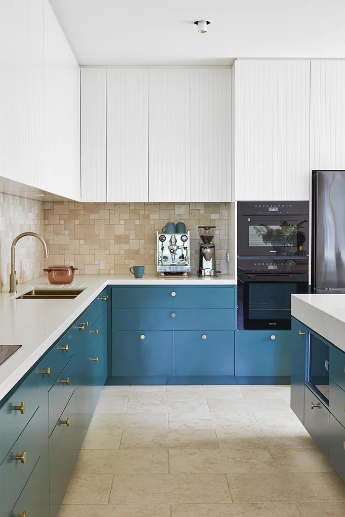 retro-blue-kitchen