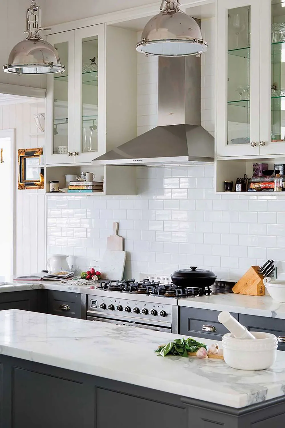 Marble Hamptons kitchen with subway tile splashback