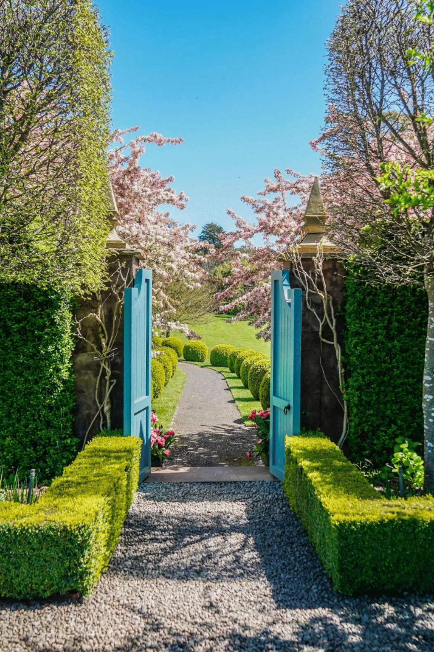 Garden path and gates to Paul Bangay's Stonefields