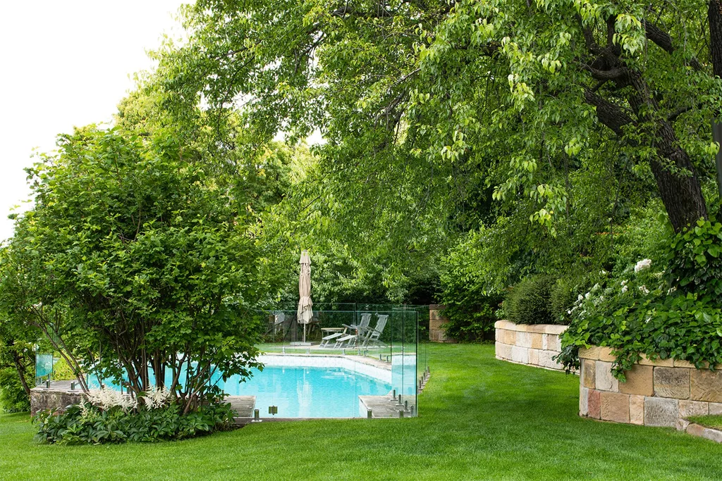 hobart-century-old-home-garden-pool