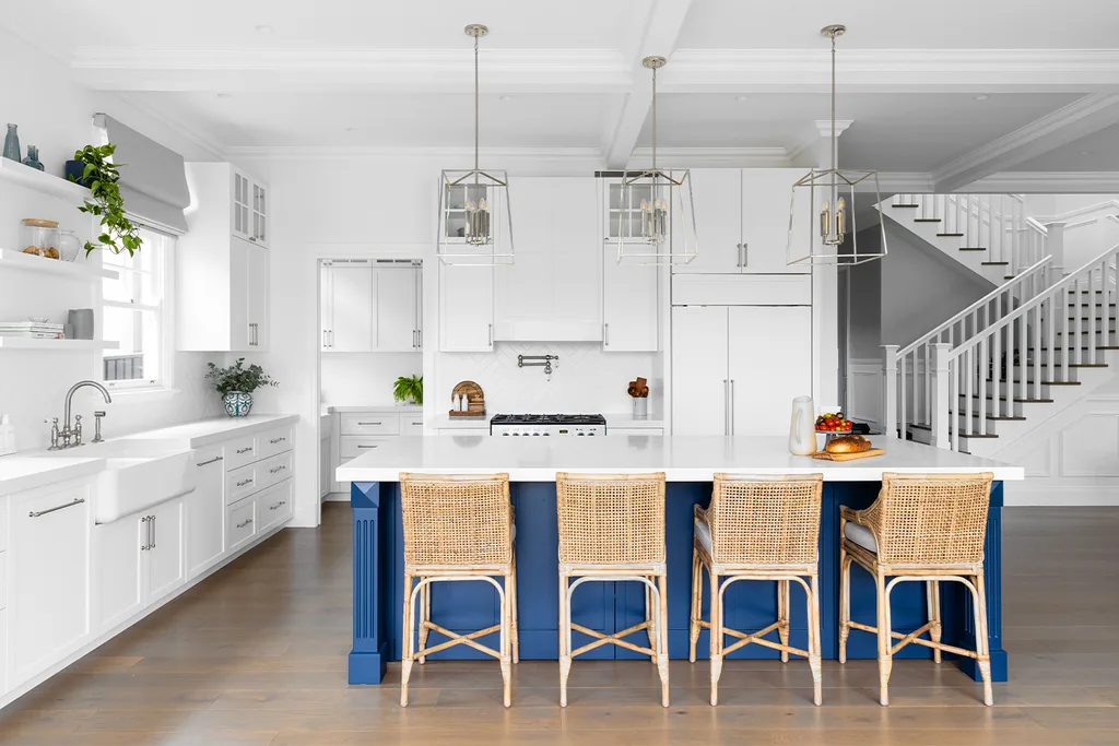 coastal-hamptons-family-kitchen-blue