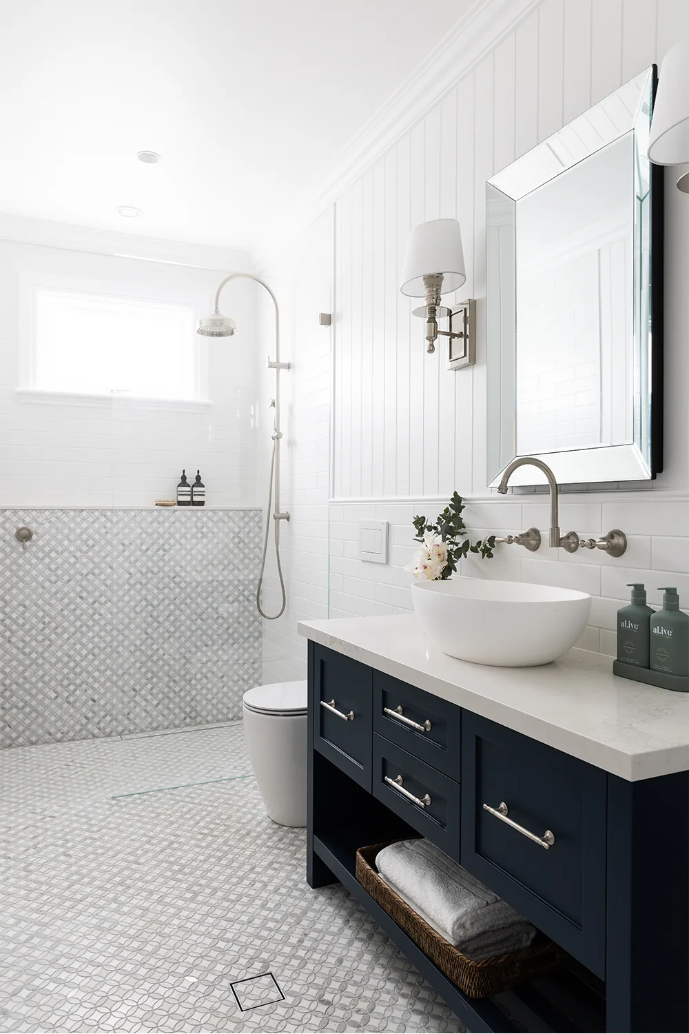 coastal-hamptons-navy-bathroom