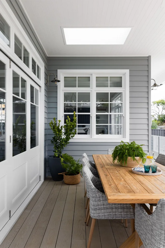 coastal-hamptons-outdoor-entertaining-dining-table