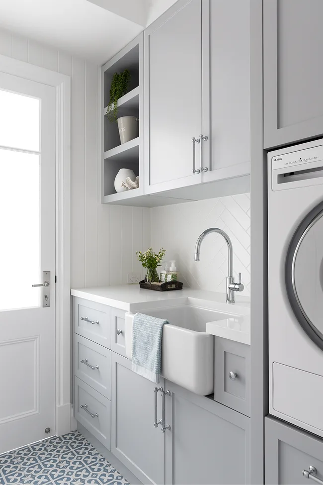 coastal-hamptons-white-laundry-sink