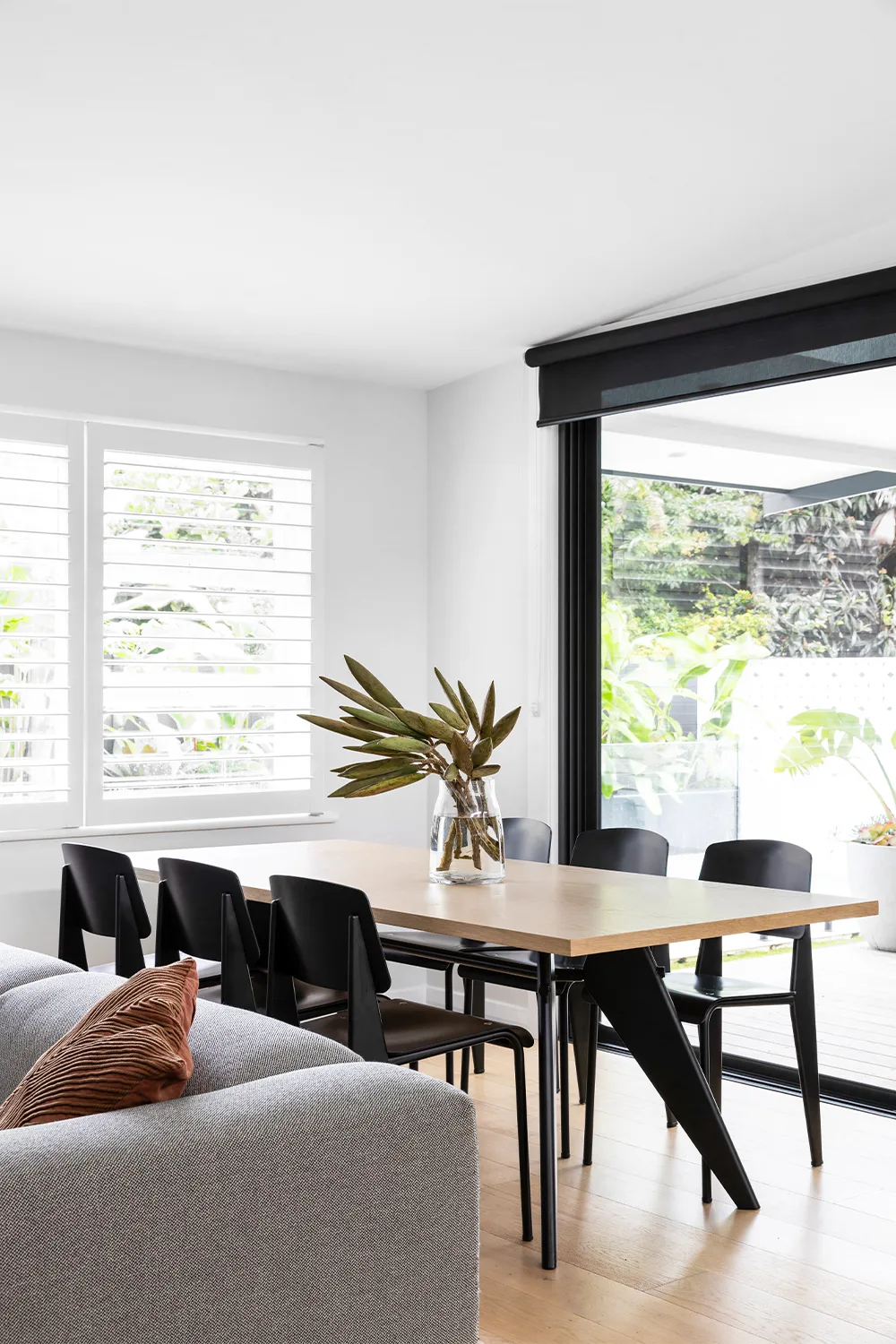 mid-century-dream-family-home-dining-area