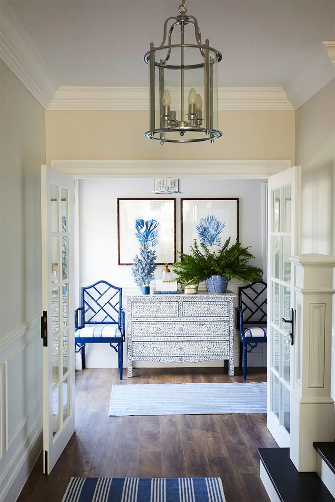 country-style-entrance-blue-cream