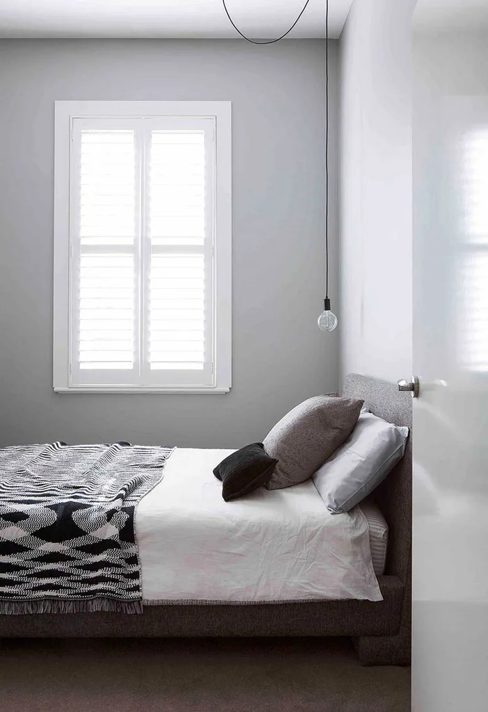 White and gret minimalist bedroom