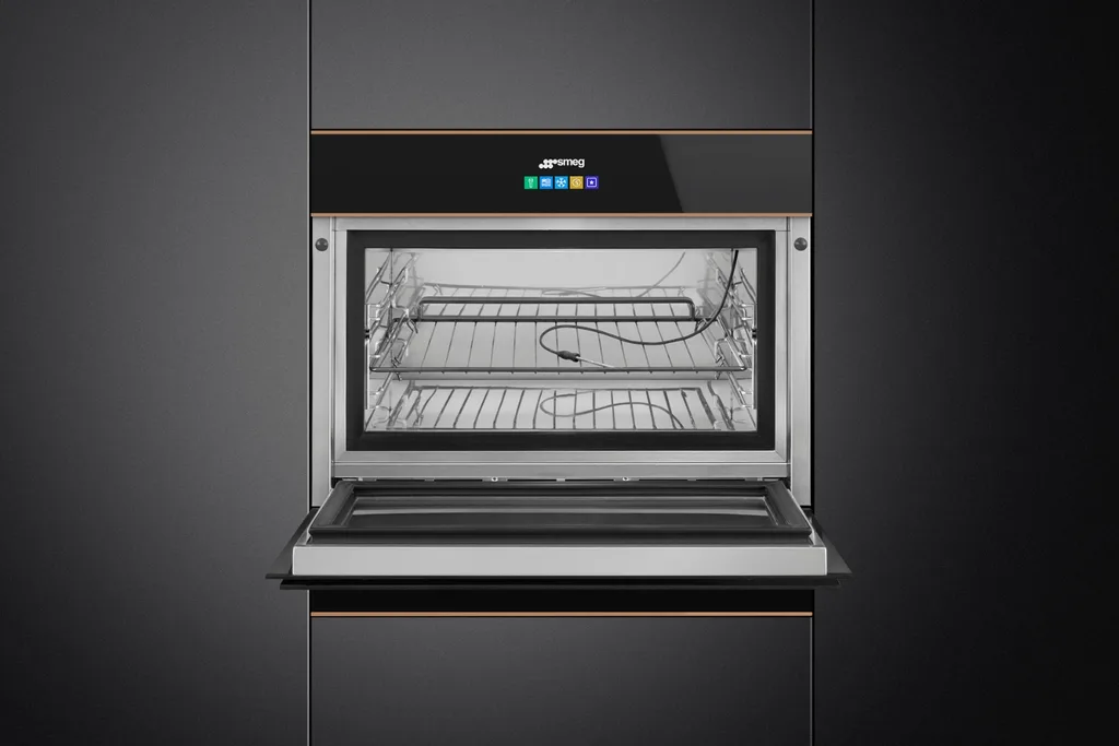 Smeg’s ‘Dolce Stil Novo’ built-in blast chiller,