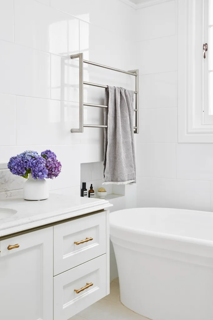 white cottage bathroom