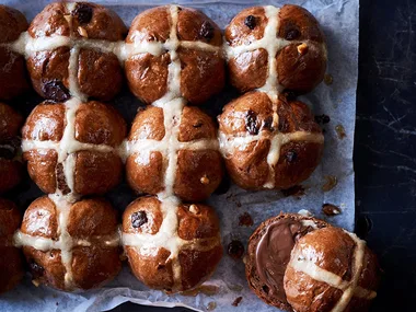 chocolate hot cross buns recipe