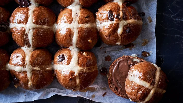 How to make perfect chocolate hot cross buns
