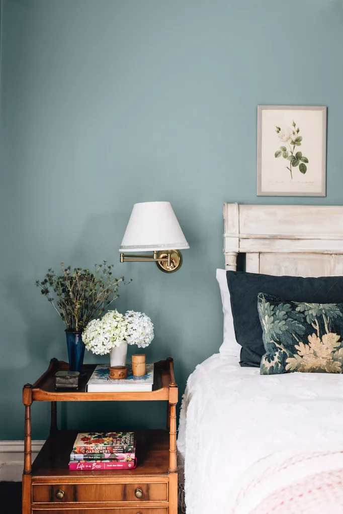 guest bedroom ideas with teal feature wall