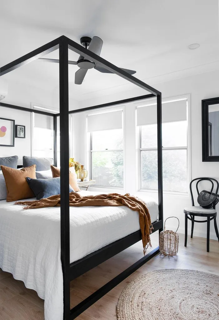 four poster bed