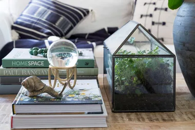 20 coffee table ideas to pull your whole living room together