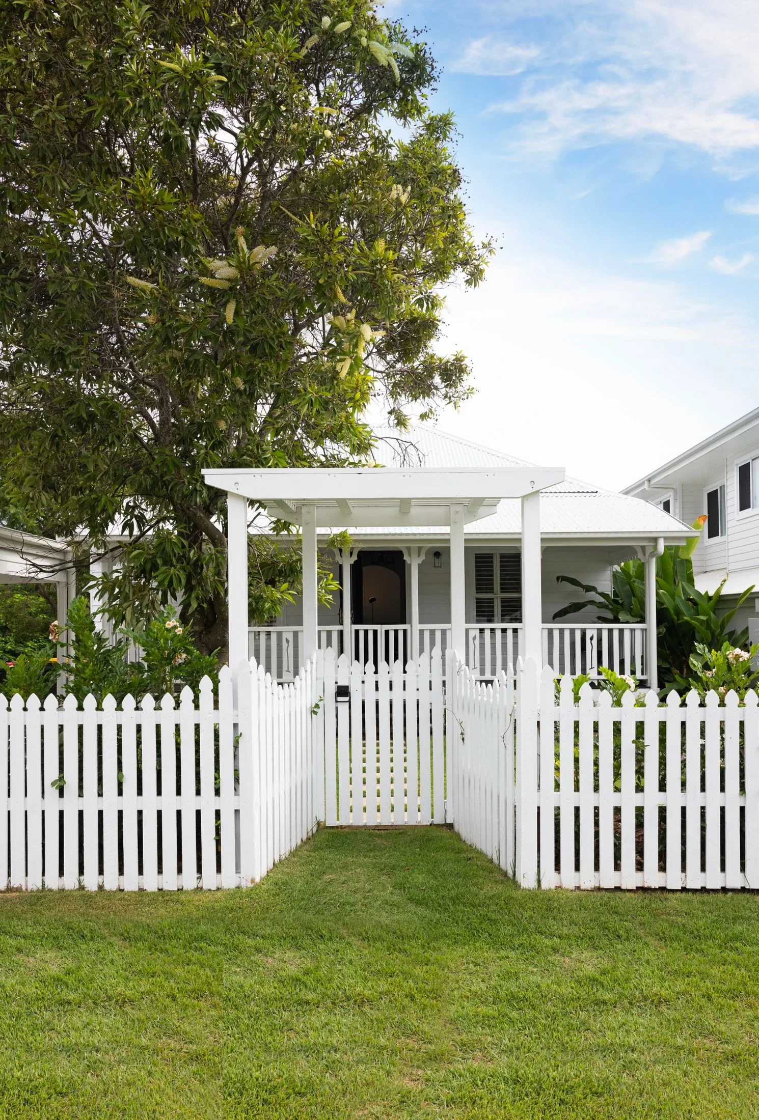 queensland workers cottage with white picket fence