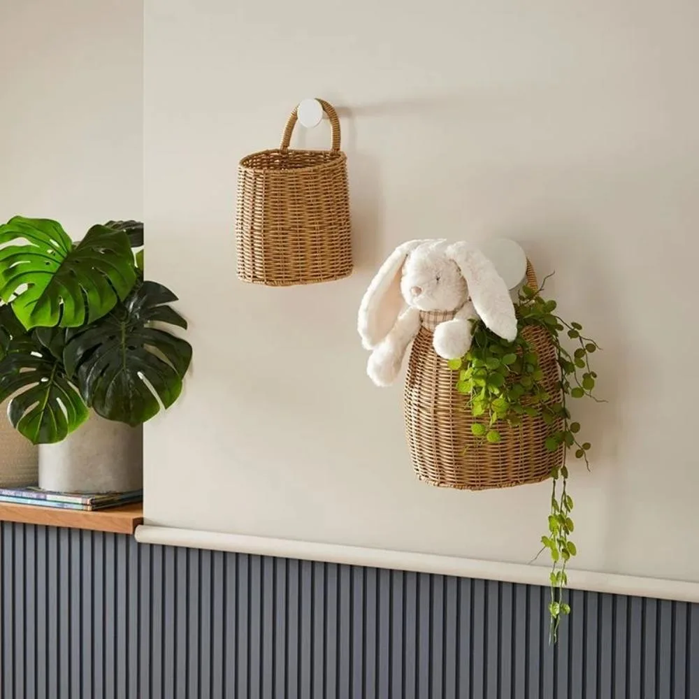 Hanging wall storage baskets