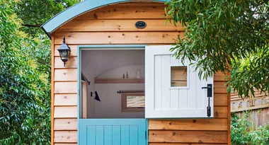 A cabin on wheels becomes a chic teen retreat