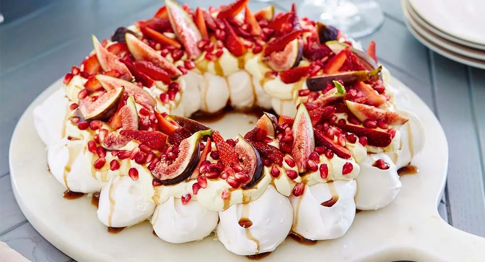 How to make a pavlova wreath for Christmas Recipe | Home Beautiful