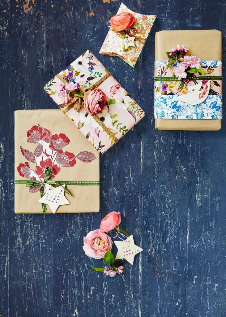 Christmas gift wrap flowers