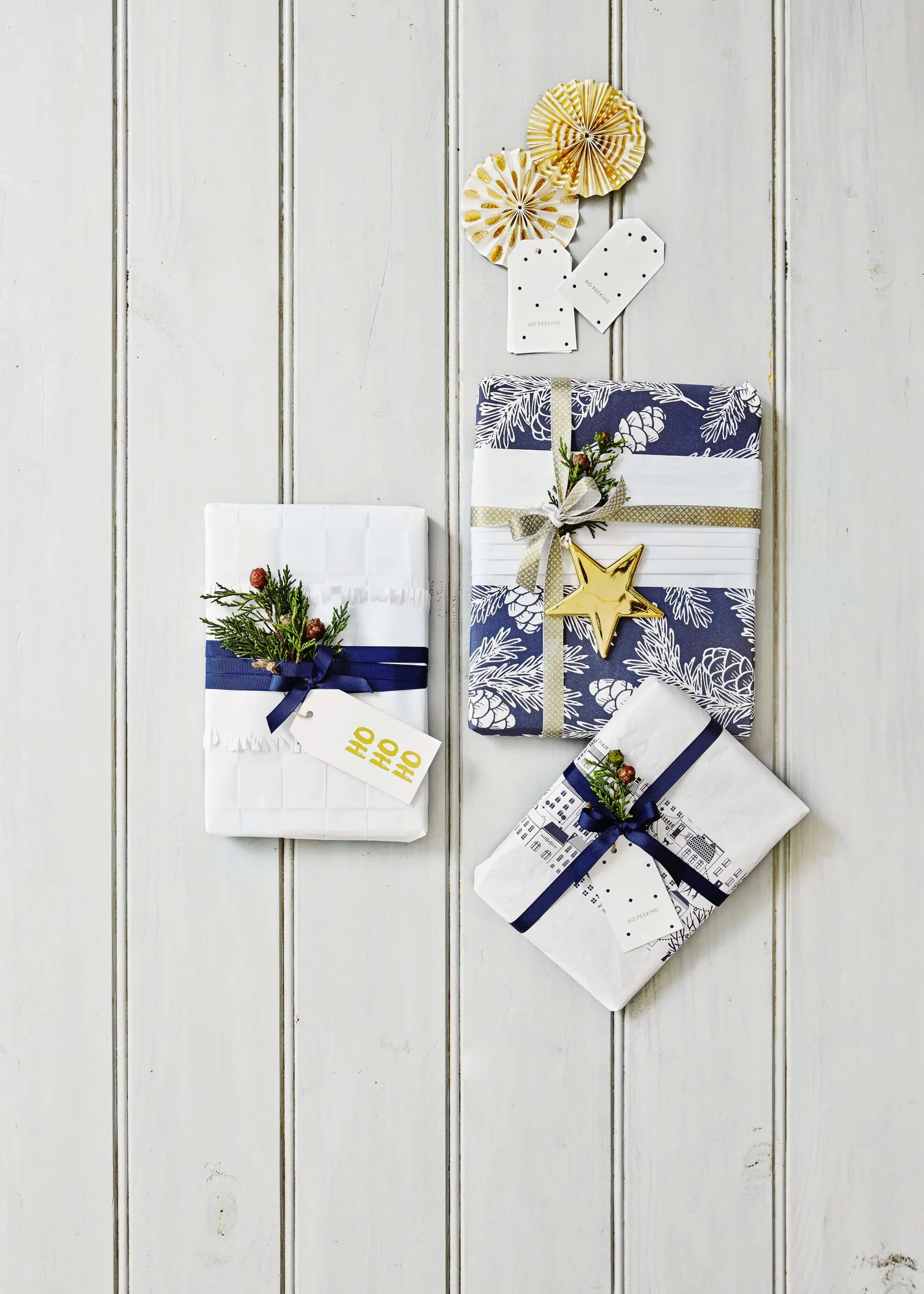 Christmas gift wrap flowers