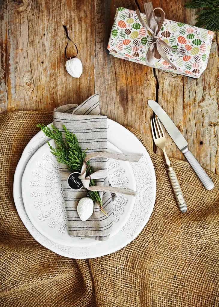 Christmas table setting